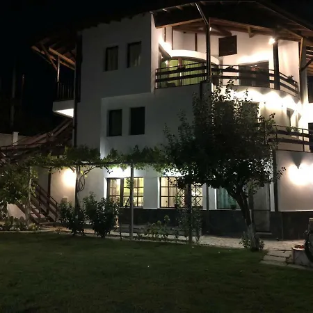 In Golden Sands Park Near The Sea Apartman *