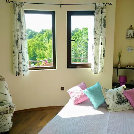 In Golden Sands Park Near The Sea Apartman *