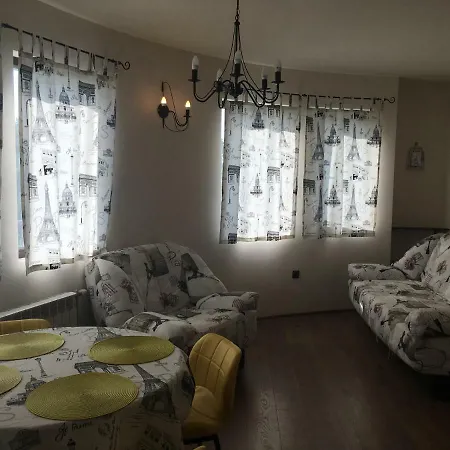 In Golden Sands Park Near The Sea Apartment